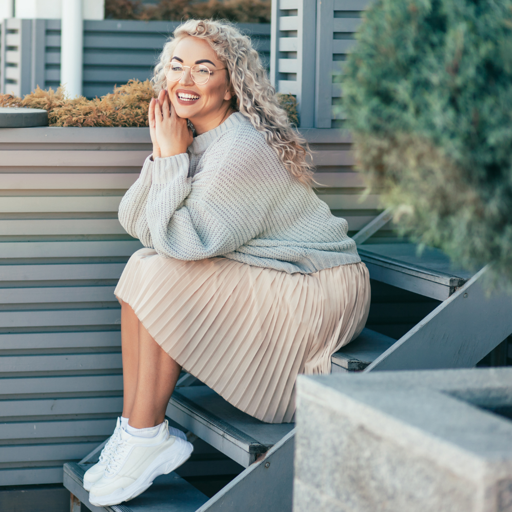 Jakie spódnice dla puszystych? Najlepsze fasony, kolory i długości dla pań plus size